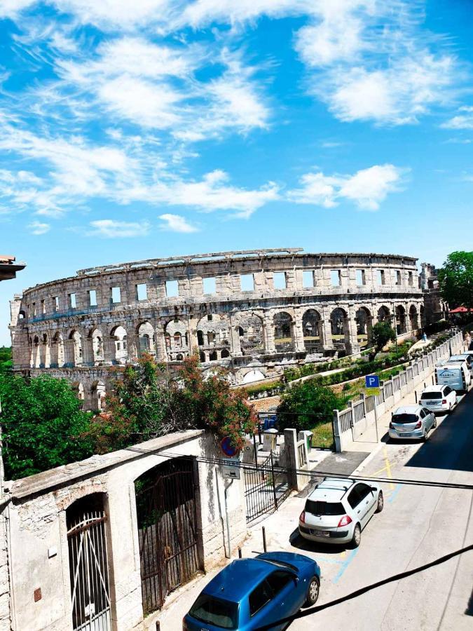 Apartment Colosseum View *